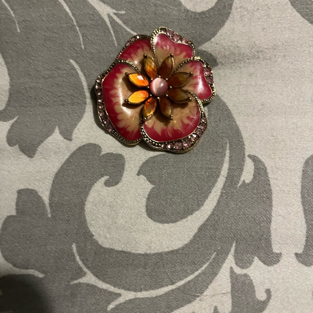 Flower 🌸 Pin - Picture 3 of 4